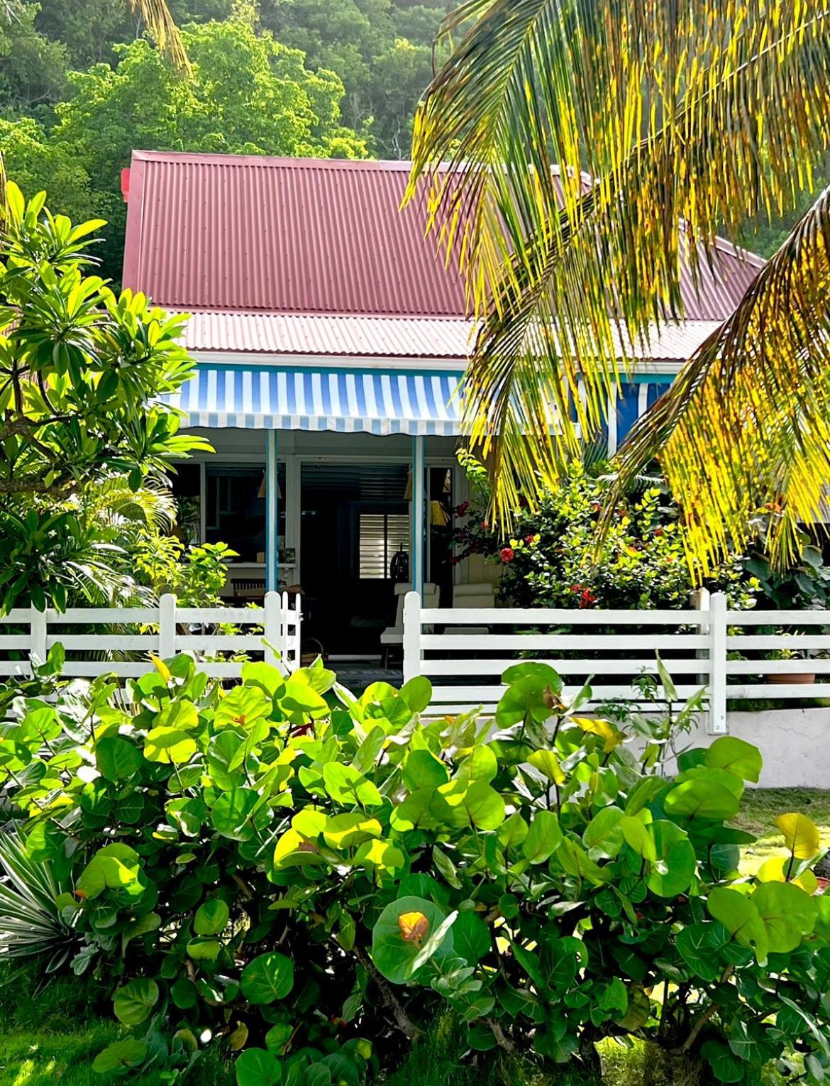 Bungalow Sucrier, Les Pieds Dans L'Eau Terre-De-Haut Exterior photo