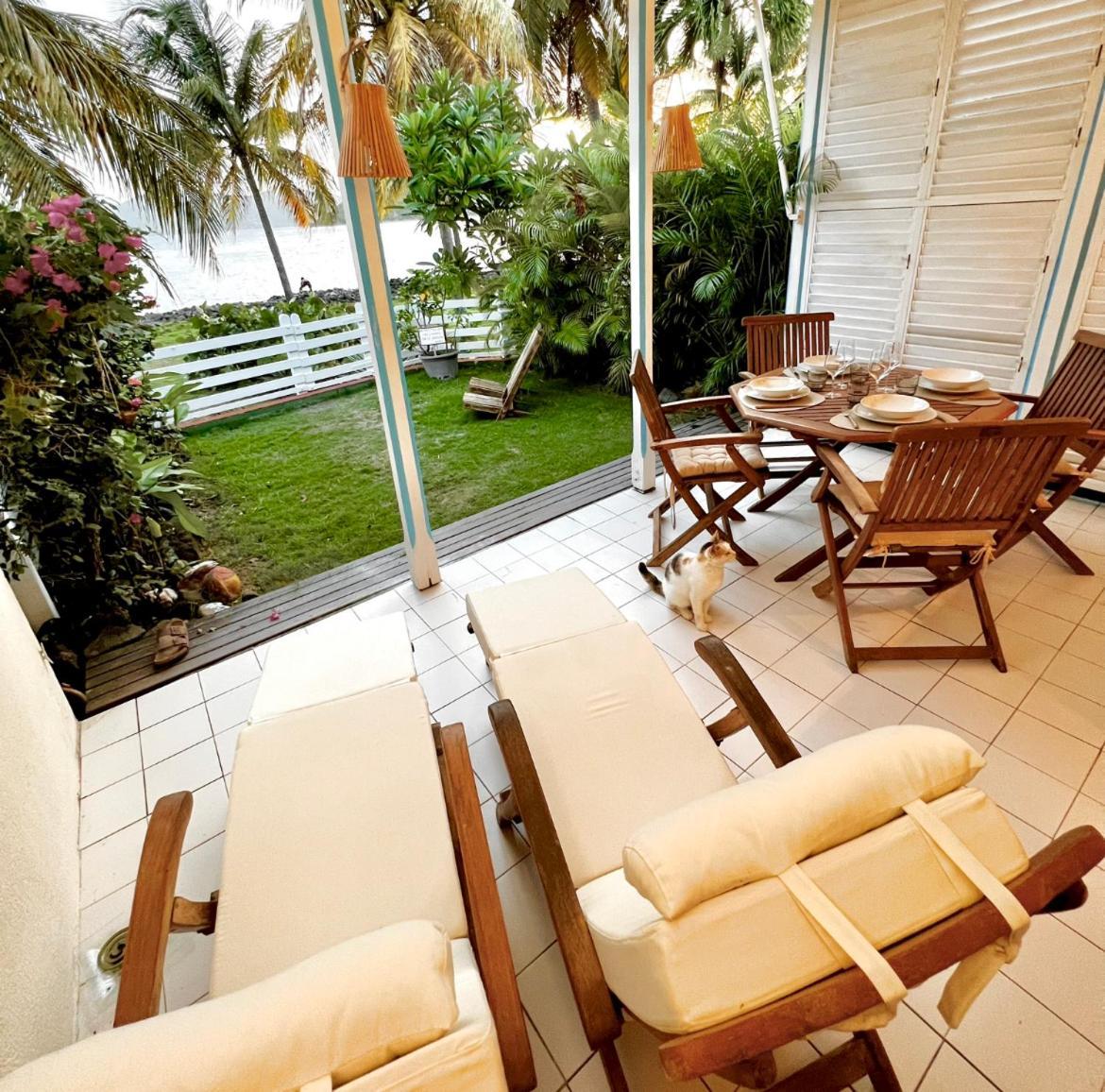 Bungalow Sucrier, Les Pieds Dans L'Eau Terre-De-Haut Exterior photo